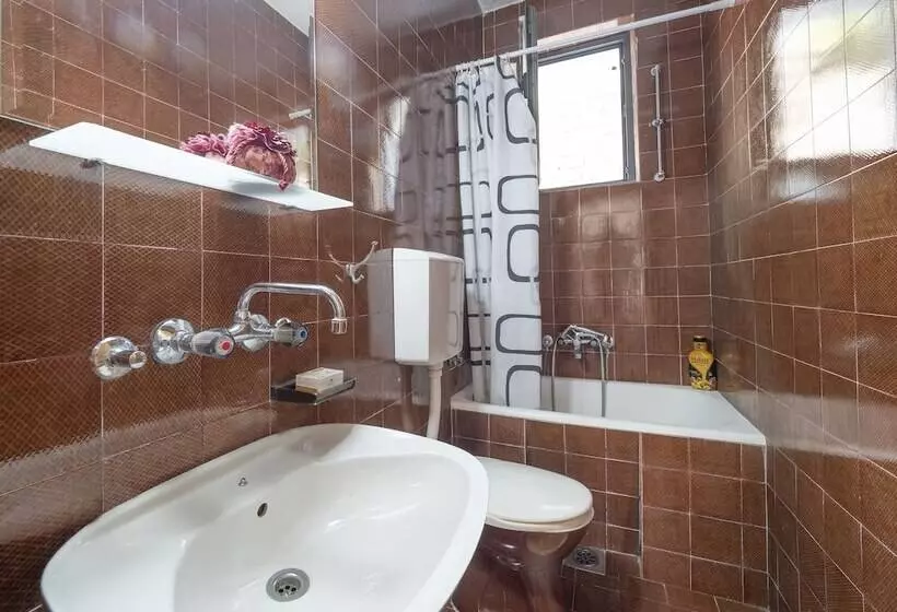 هتل Madra Rooms & Apartments