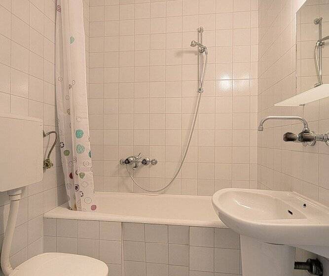 هتل Madra Rooms & Apartments