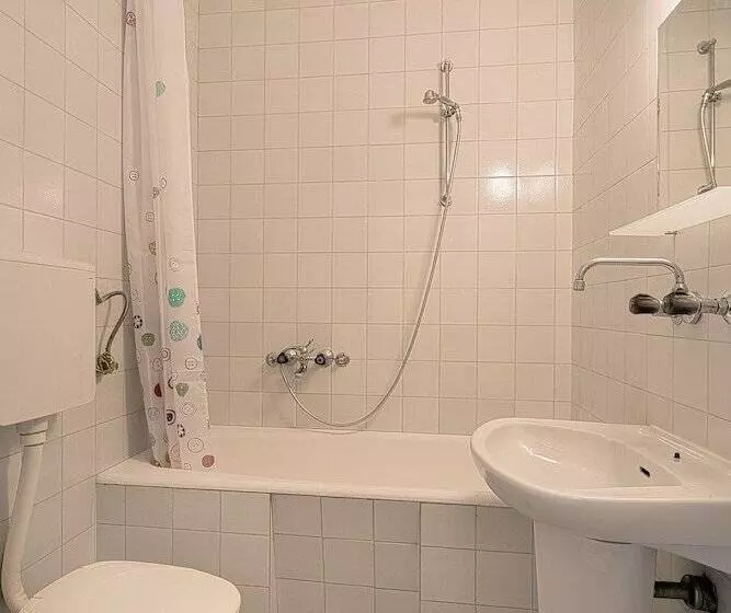 هتل Madra Rooms & Apartments