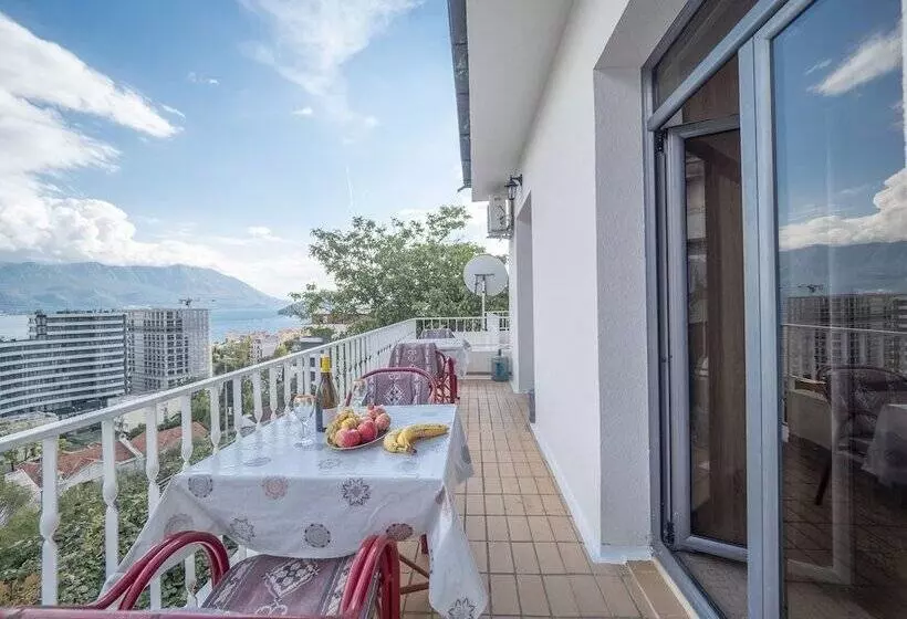 هتل Madra Rooms & Apartments