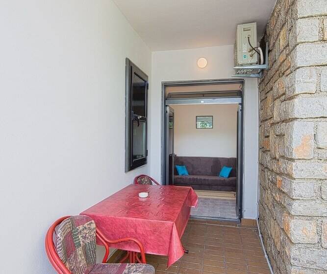 هتل Madra Rooms & Apartments