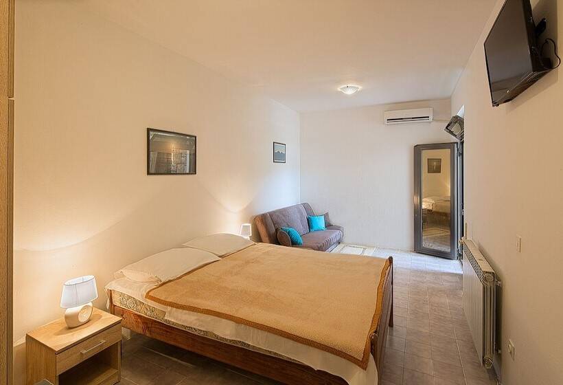 هتل Madra Rooms & Apartments