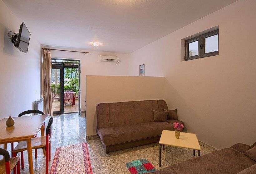 هتل Madra Rooms & Apartments