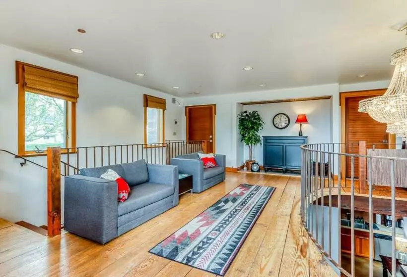 Hotelli Pine Street Loft