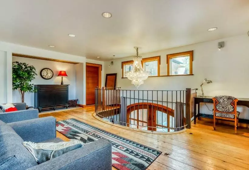 Hotelli Pine Street Loft