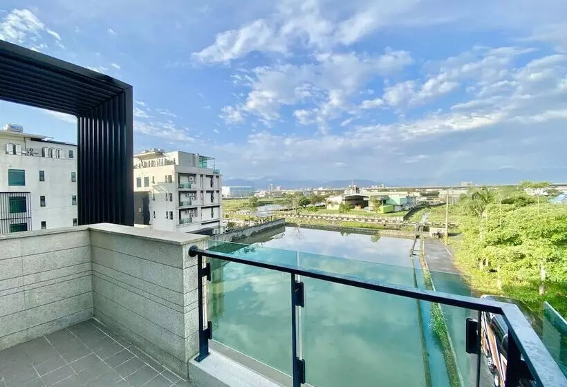هتل Sam House