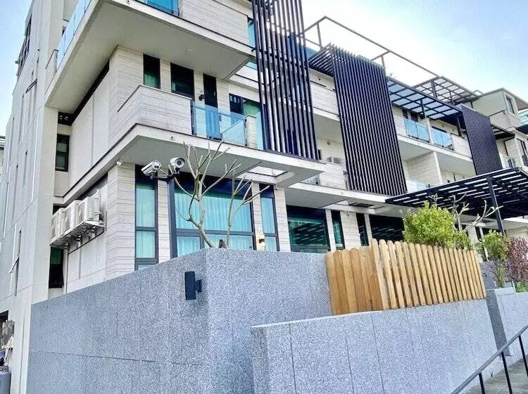 هتل Sam House