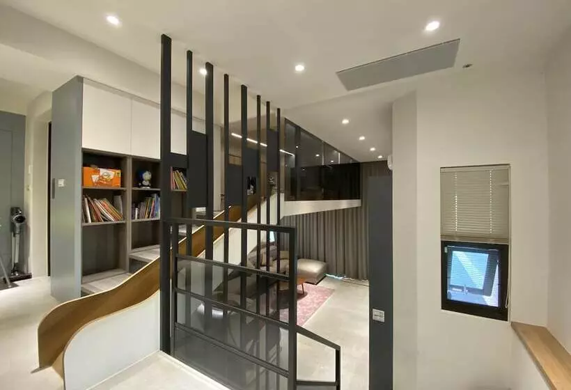 هتل Sam House