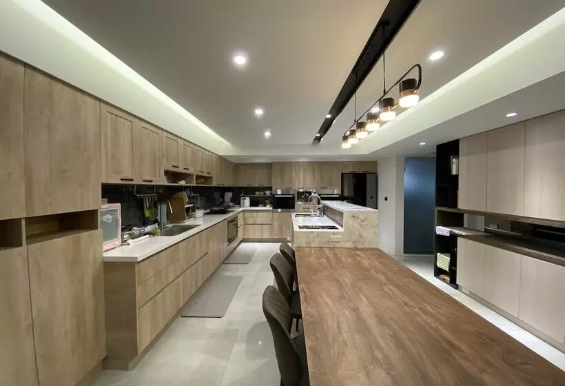 هتل Sam House