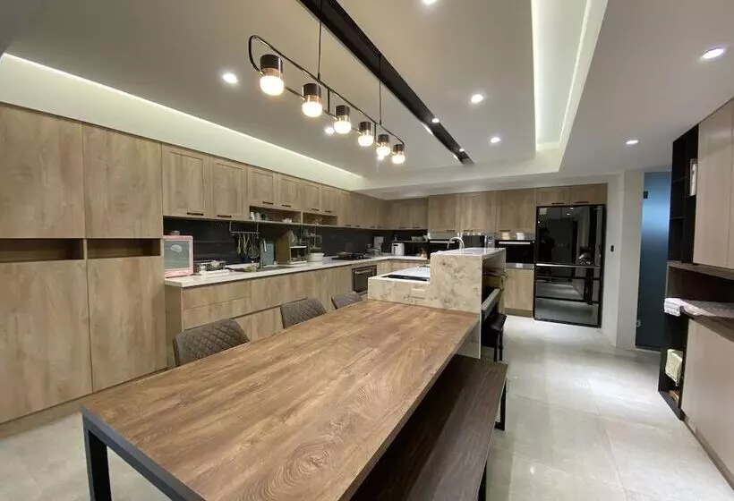 هتل Sam House