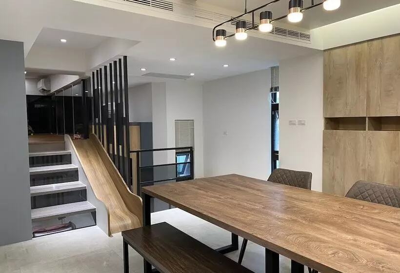 هتل Sam House