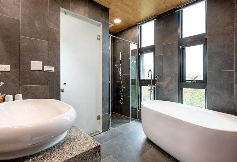 هتل Sam House