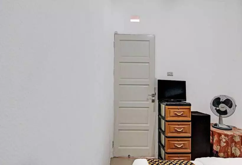 هتل Spot On 91828 Homestay Dinda Syariah