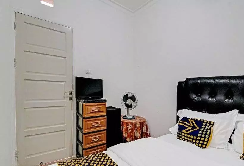 هتل Spot On 91828 Homestay Dinda Syariah