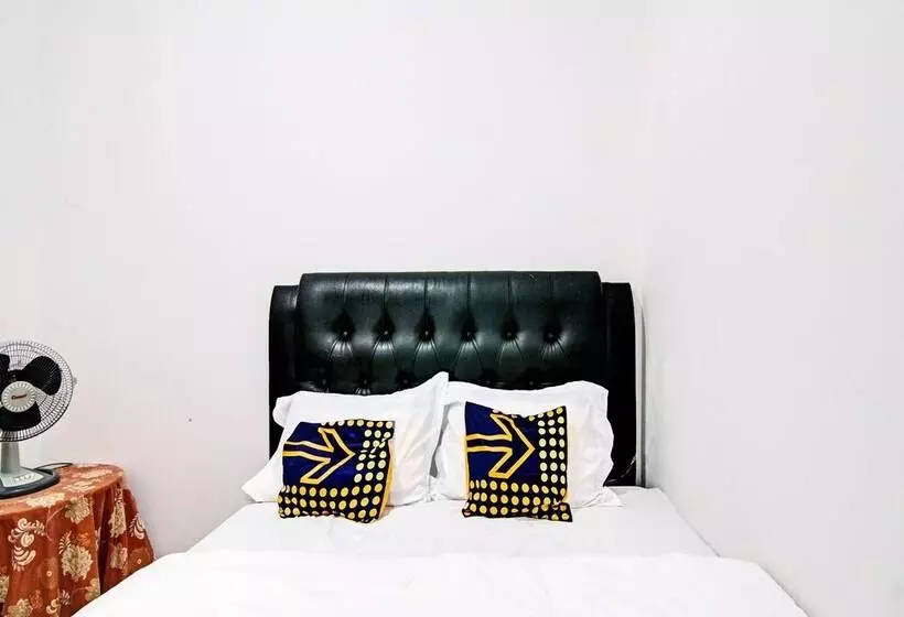 هتل Spot On 91828 Homestay Dinda Syariah