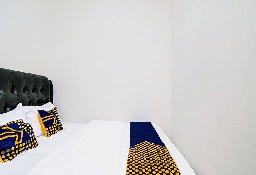 ホテル Spot On 91828 Homestay Dinda Syariah