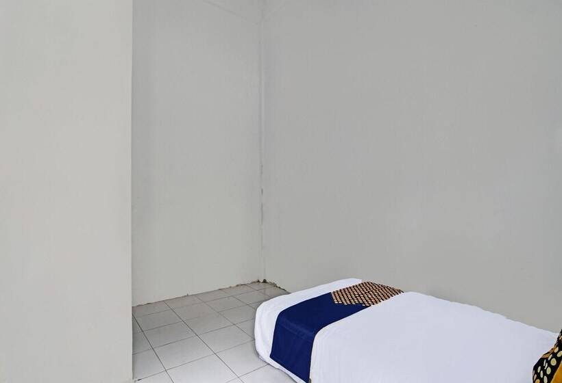 בית מלון כפרי Spot On 91828 Homestay Dinda Syariah