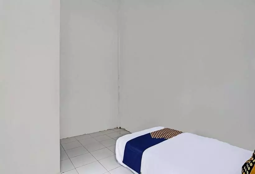 هتل Spot On 91828 Homestay Dinda Syariah