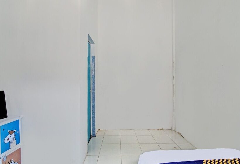 ホテル Spot On 91828 Homestay Dinda Syariah