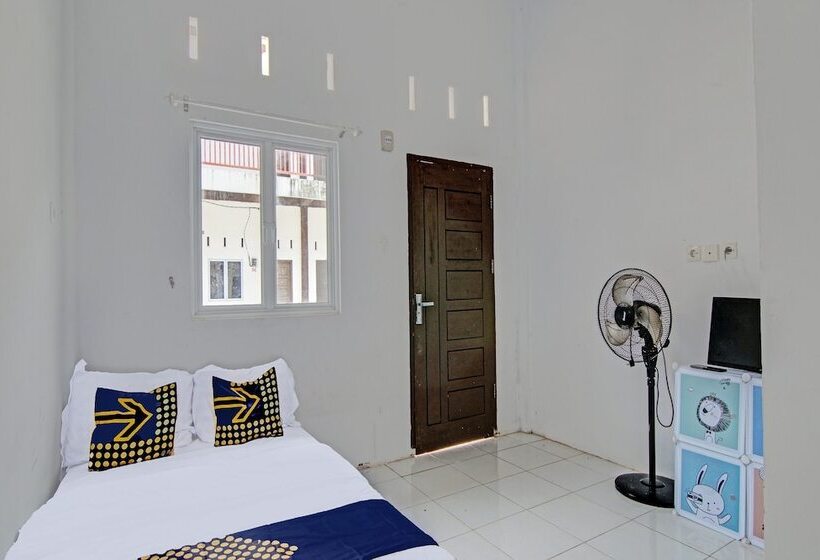 ホテル Spot On 91828 Homestay Dinda Syariah