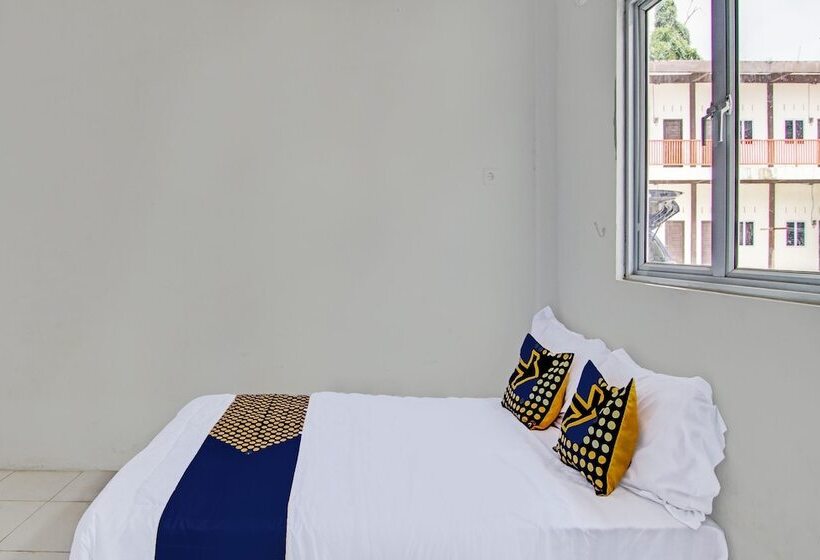 ホテル Spot On 91828 Homestay Dinda Syariah