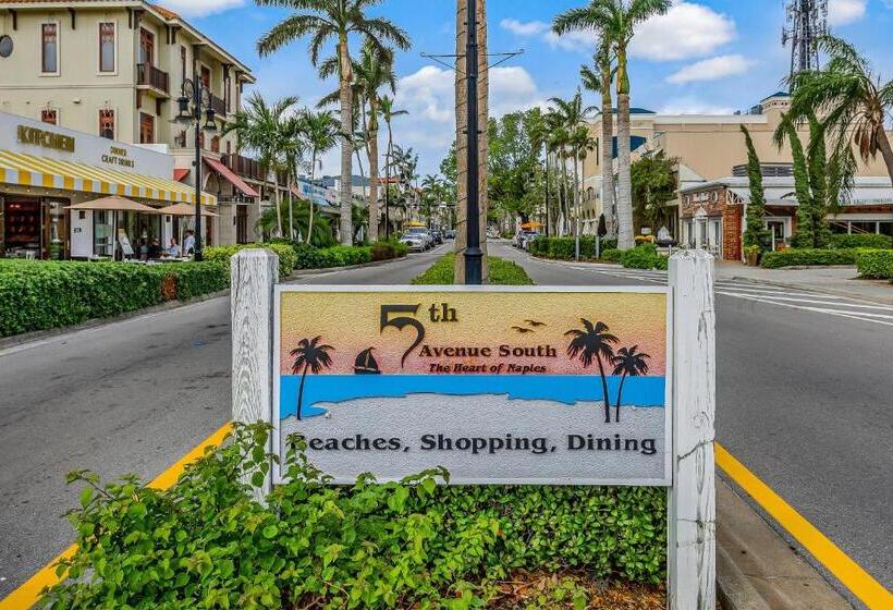 Отель The Heart Of Naples