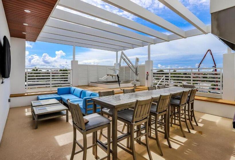 Отель The Heart Of Naples