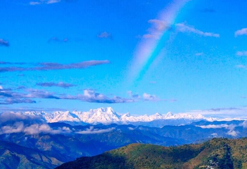 Отель The Woods Retreat