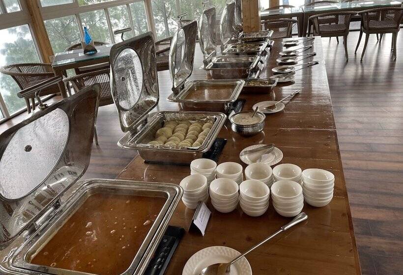 Отель The Woods Retreat