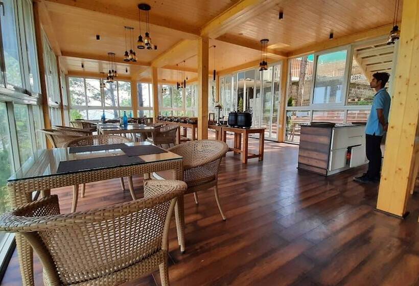 Отель The Woods Retreat