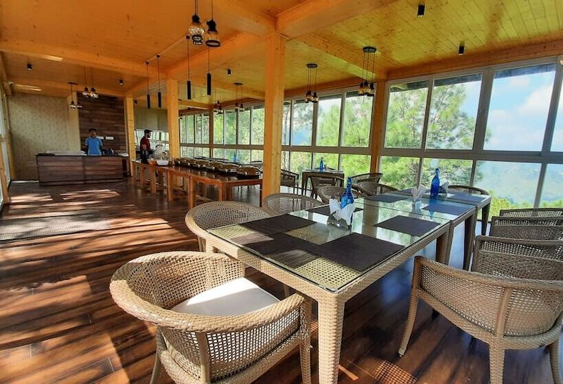 Отель The Woods Retreat