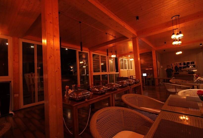 Отель The Woods Retreat