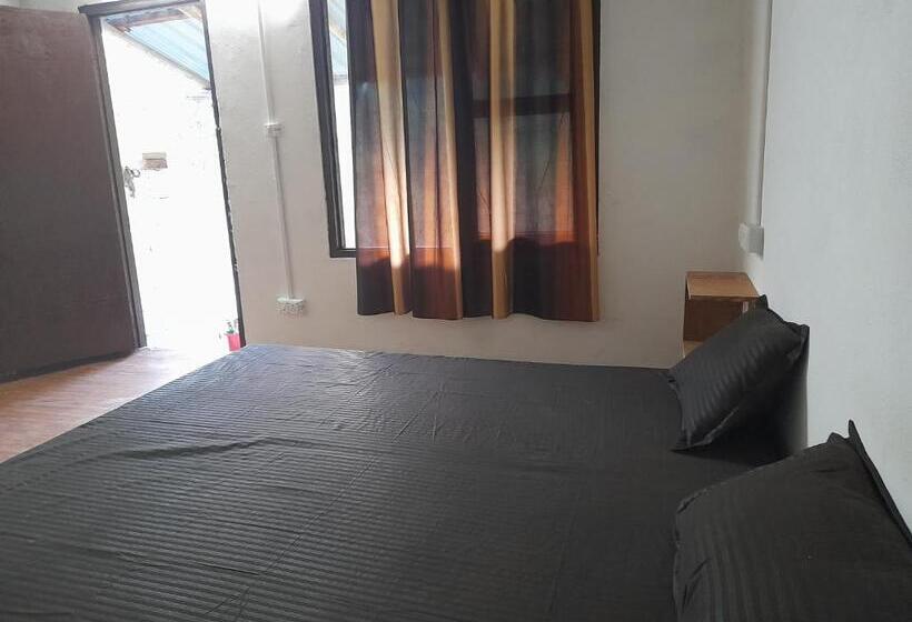 Attic Monkey Hostel Old Manali