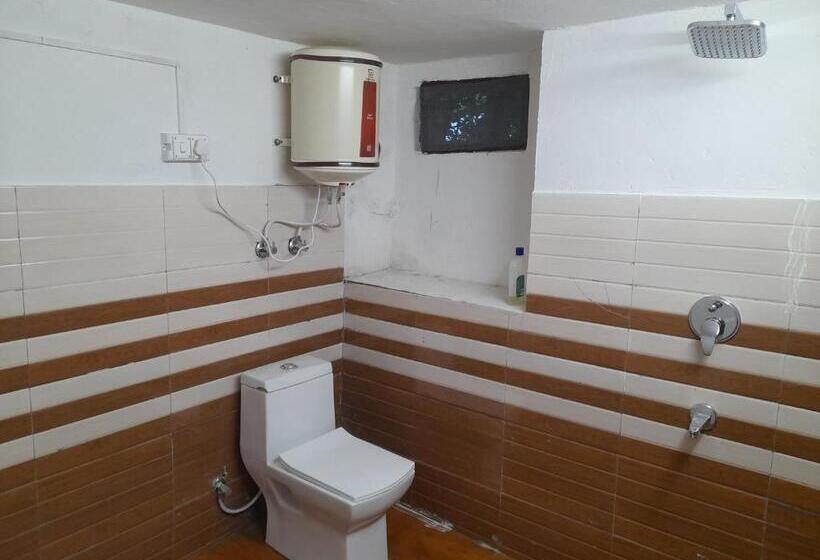 Attic Monkey Hostel Old Manali