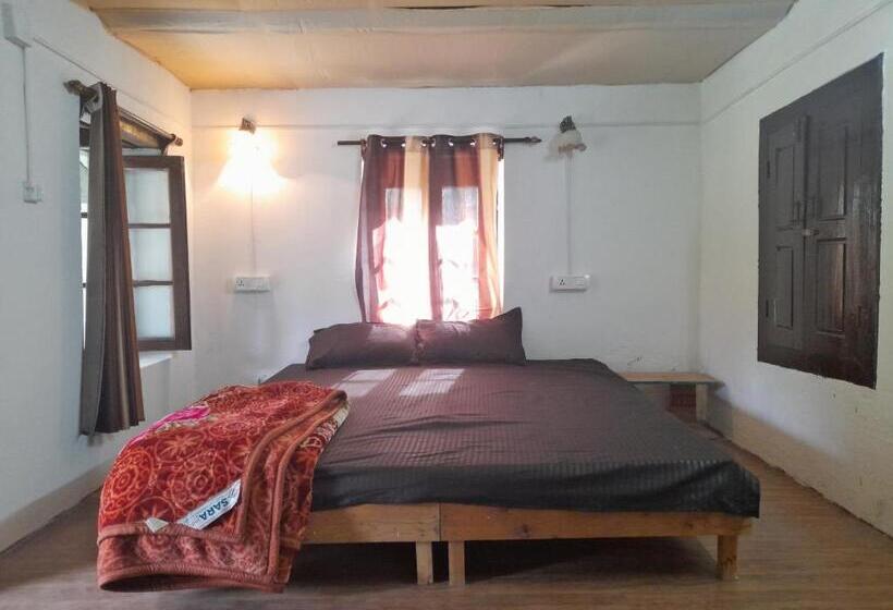 Attic Monkey Hostel Old Manali