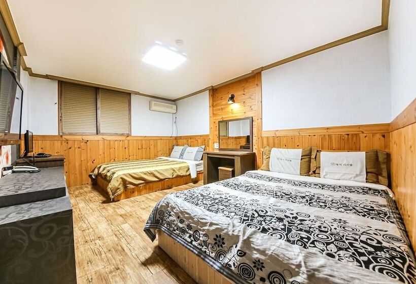 Buan Gyeokpo Chaeseok Resotel Oakville