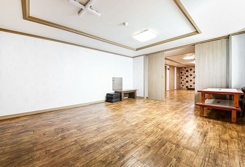 Buan Gyeokpo Chaeseok Resotel Oakville