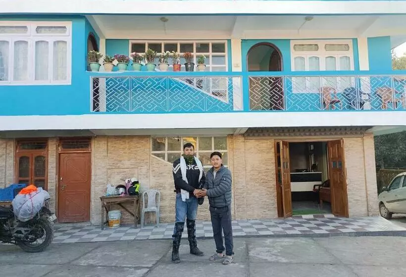 ホテル Pinewood Tawang