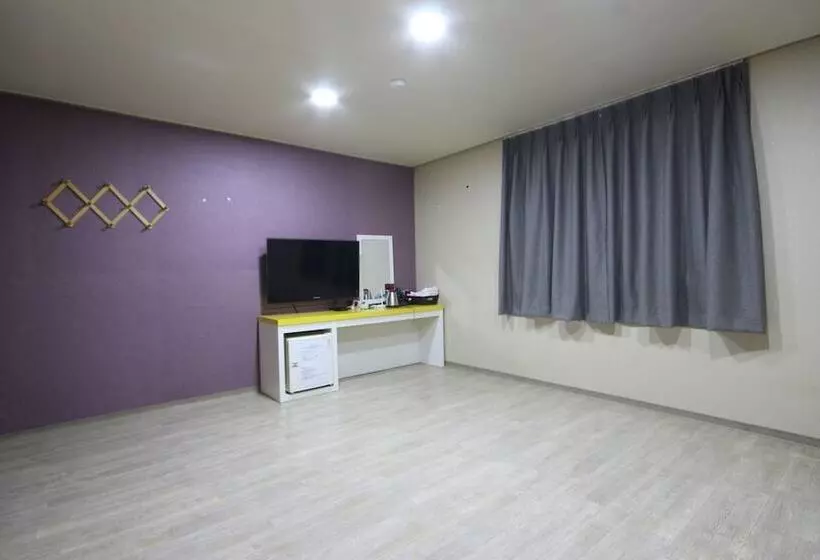 Q Motel Wanju