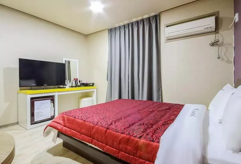 Q Motel Wanju