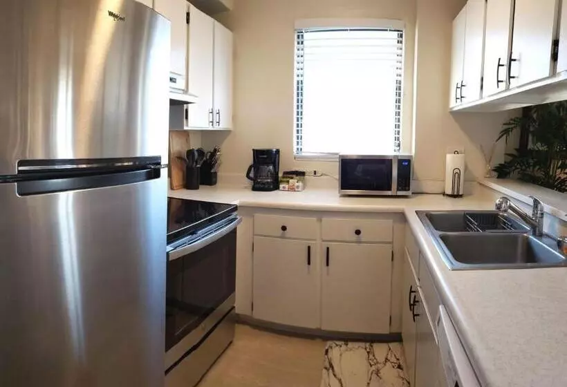 Waikiki Kuhio 1 Bedrm Apt, Ocean View, Free Parking & Wifi