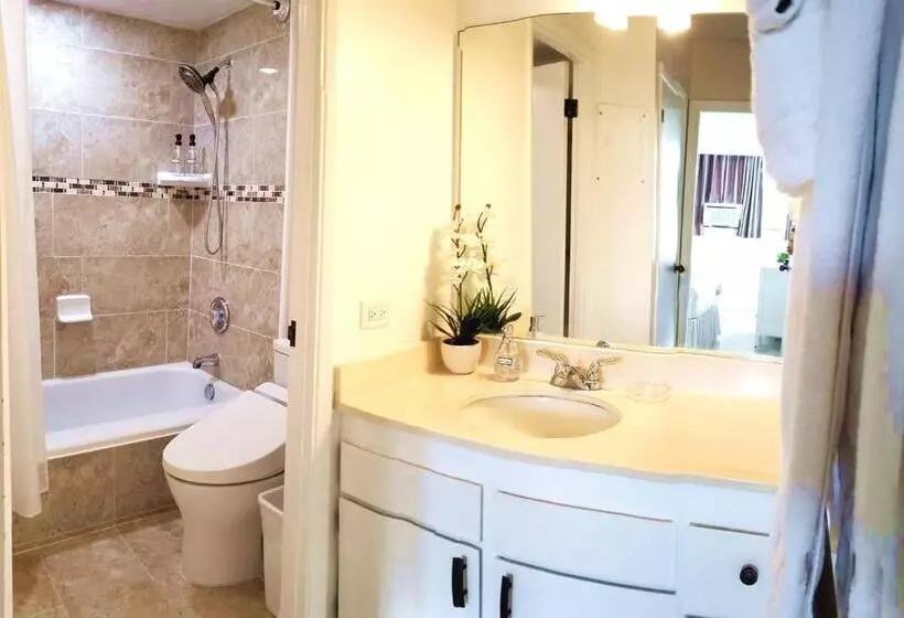 Waikiki Kuhio 1 Bedrm Apt, Ocean View, Free Parking & Wifi