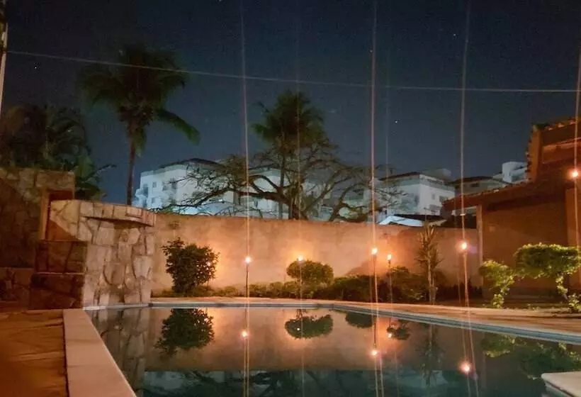 Hotelli Cantinho Primavera   Caraguatatuba