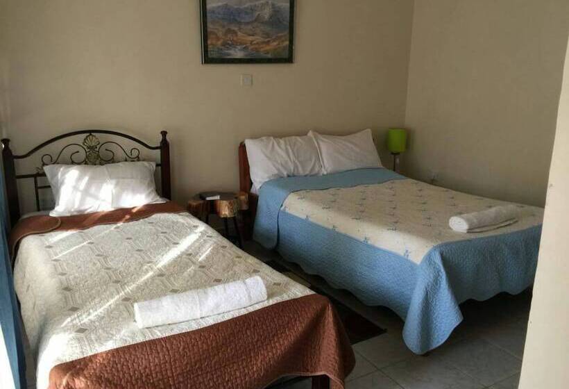 هتل Greenwoods Resort And Campsite