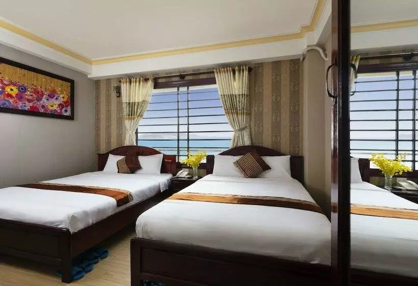 هتل Holiday