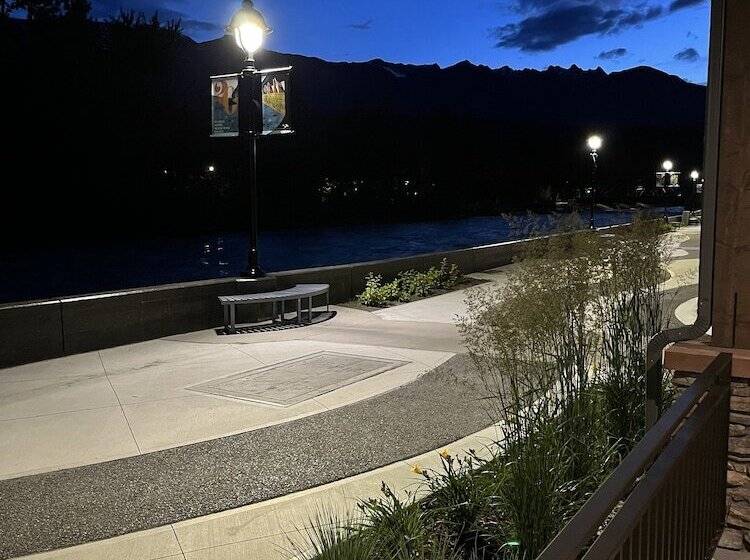 هتل Rooms At Riveredge