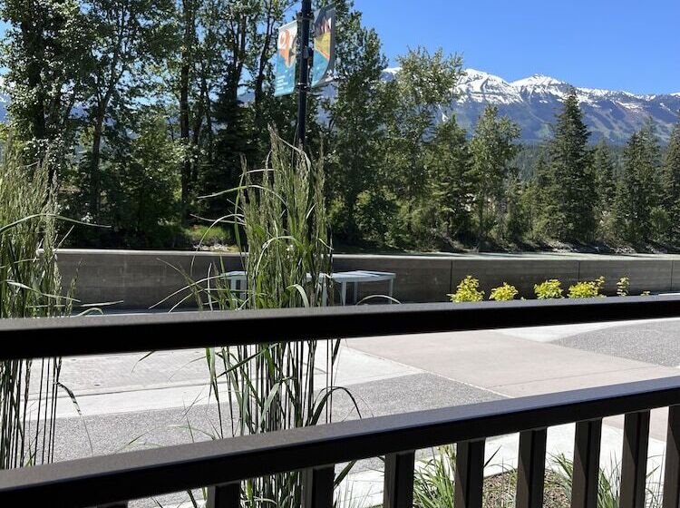 هتل Rooms At Riveredge