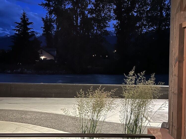 هتل Rooms At Riveredge