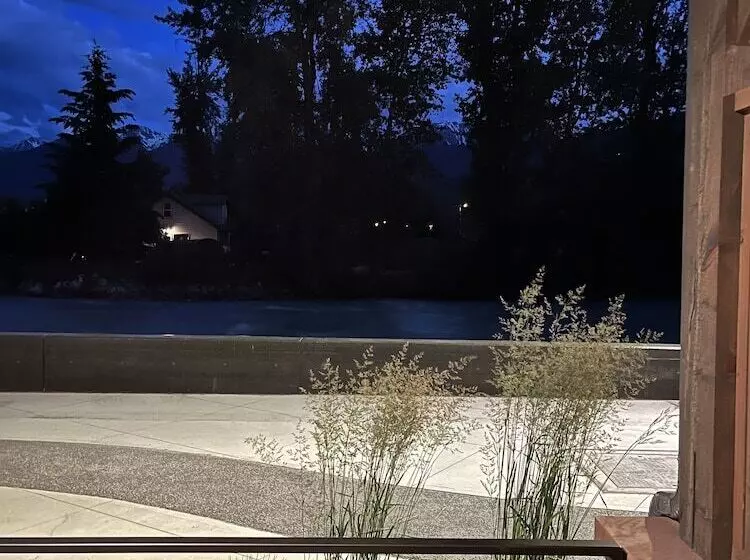 ホテル Rooms At Riveredge