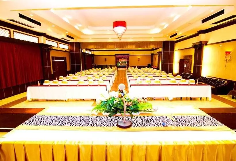 هتل Waranya Resort